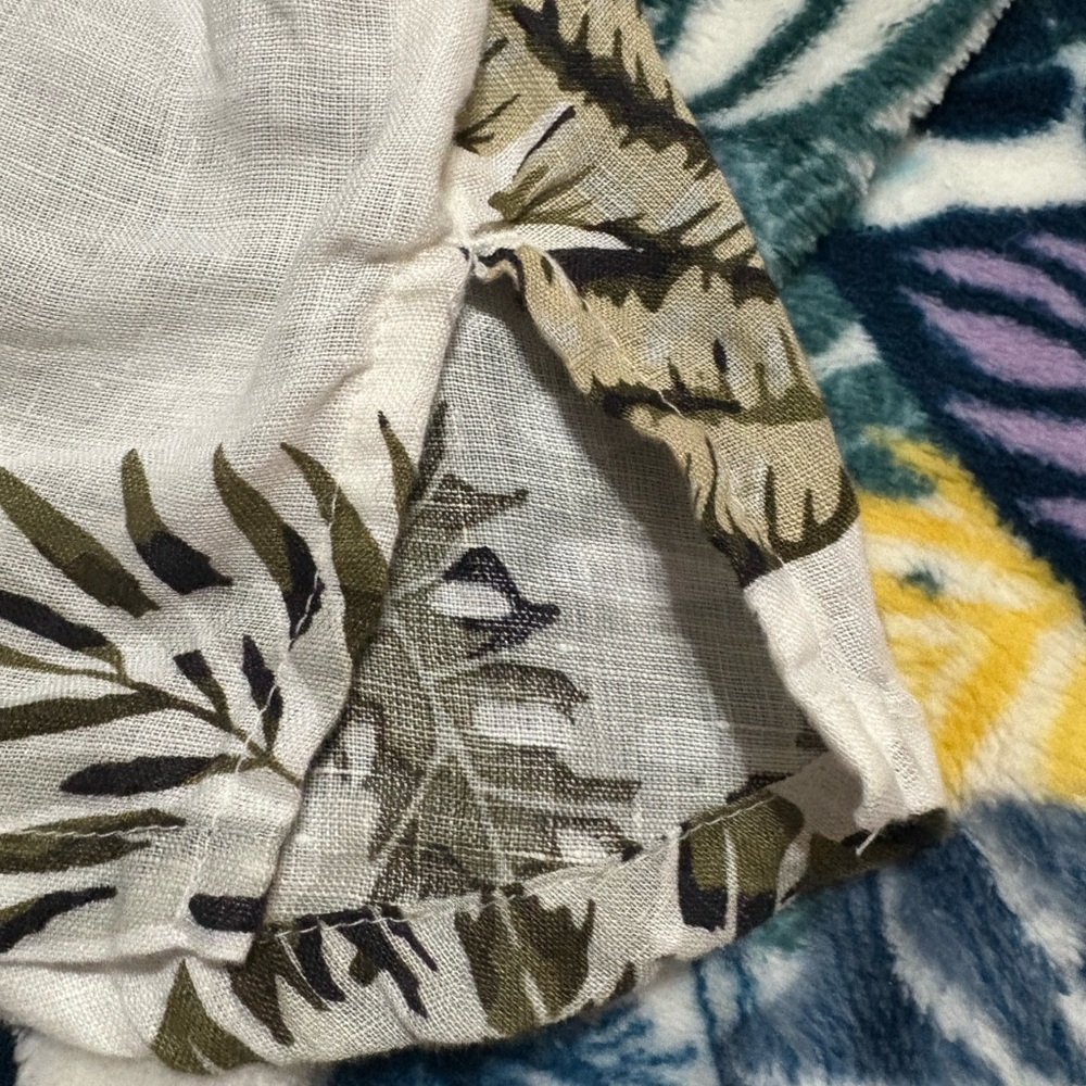 C&C California Linen Top with Tropical Leaf Design - Picture 6 of 13